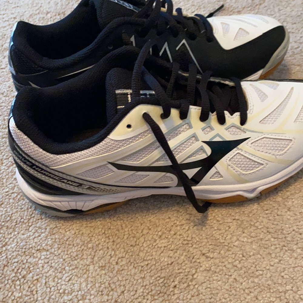 mizuno women’s wave hurricane 3 volleyball shoes